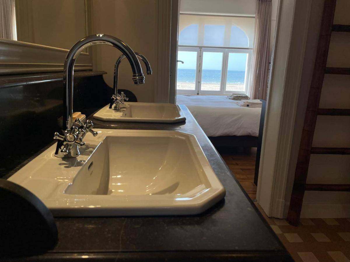 Uniek Appartement Op De Zeedijk Met Parking Oostende Exteriör bild