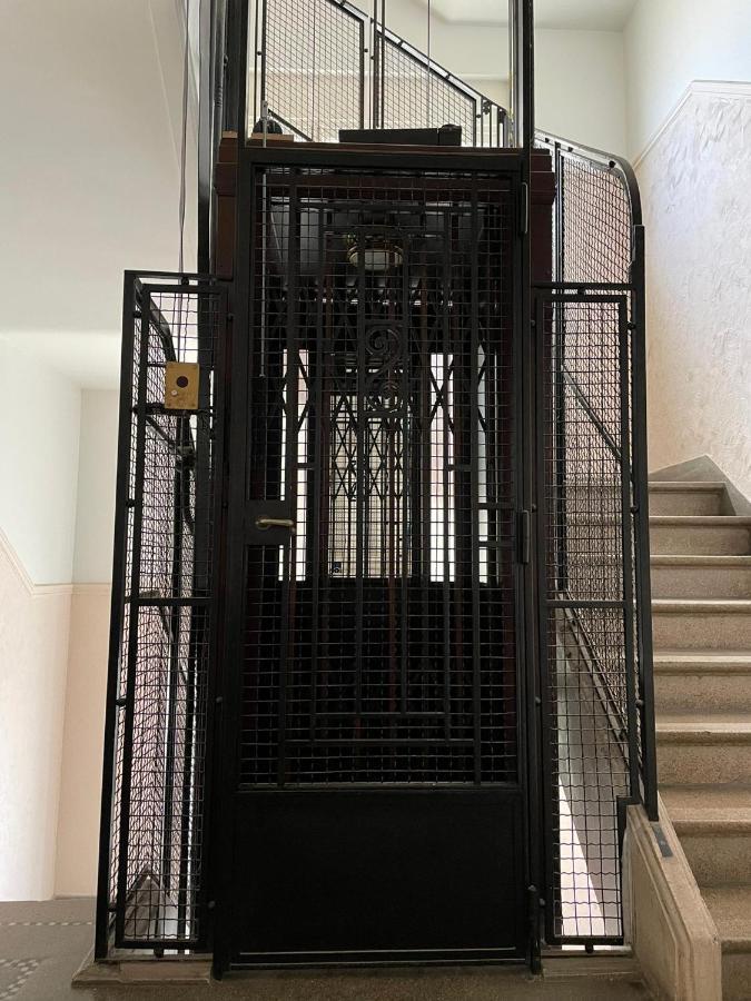 Uniek Appartement Op De Zeedijk Met Parking Oostende Exteriör bild