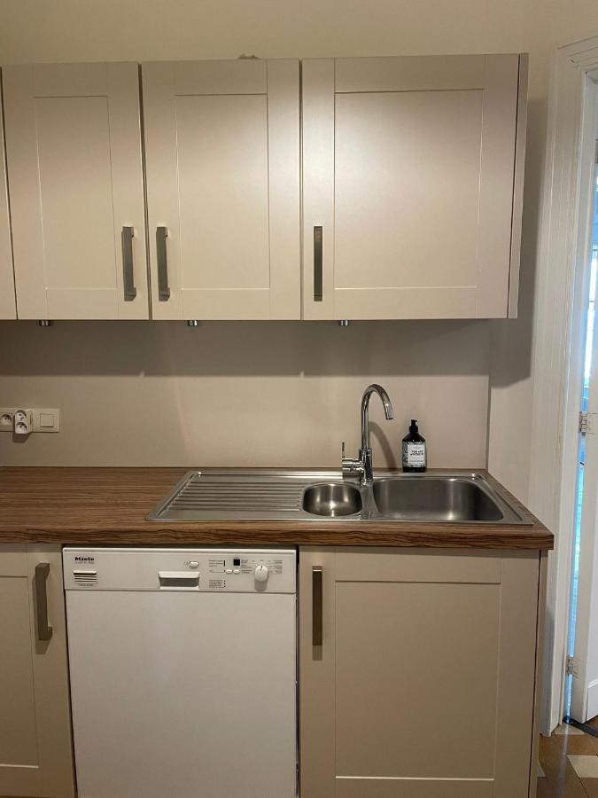 Uniek Appartement Op De Zeedijk Met Parking Oostende Exteriör bild