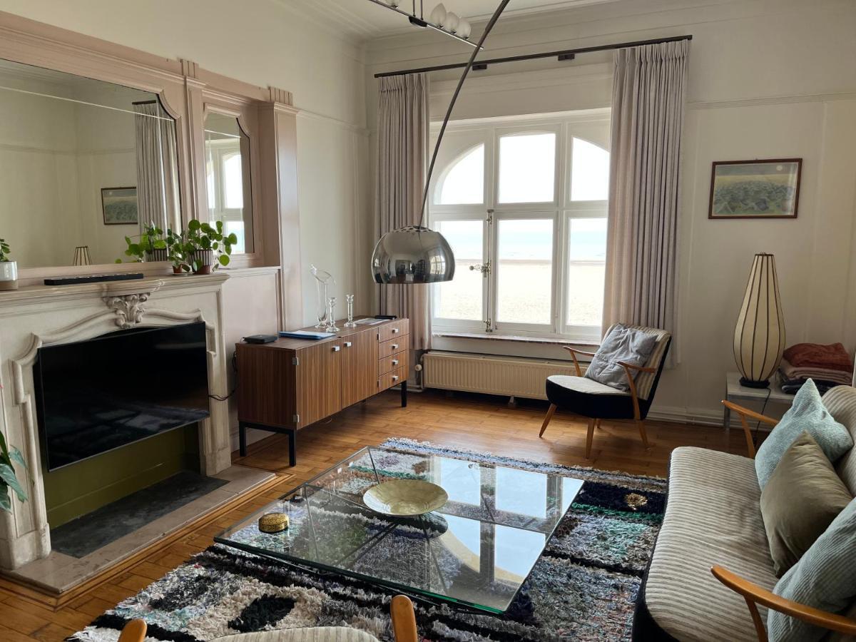 Uniek Appartement Op De Zeedijk Met Parking Oostende Exteriör bild